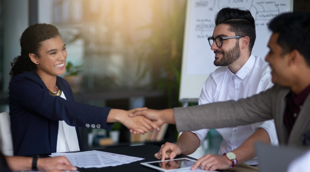 How Personalized Gifts Strengthen Workplace Relationships