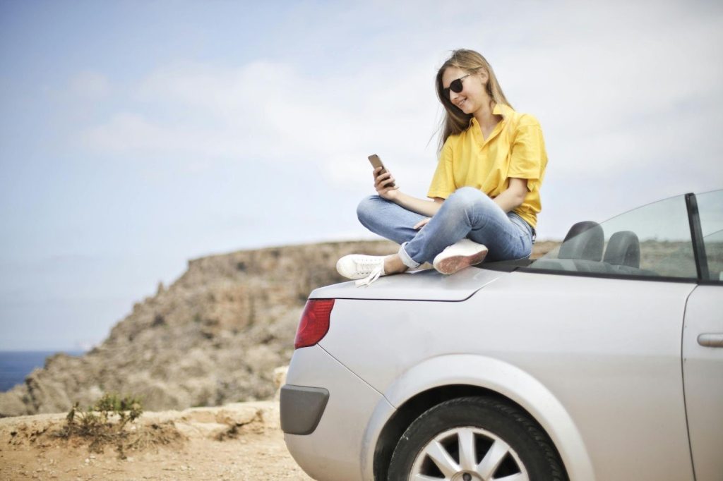 Easy Ways to Stay Entertained During Long Travel Days