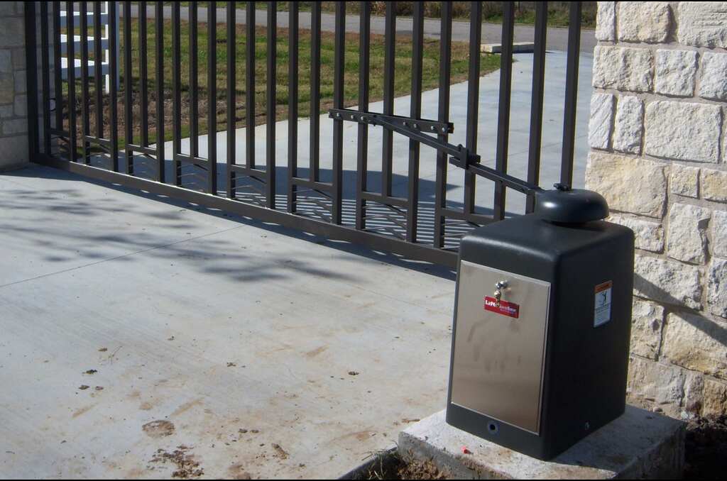 Single Swing vs. Double Swing Gate Openers: Which One Is Right for Your Driveway?